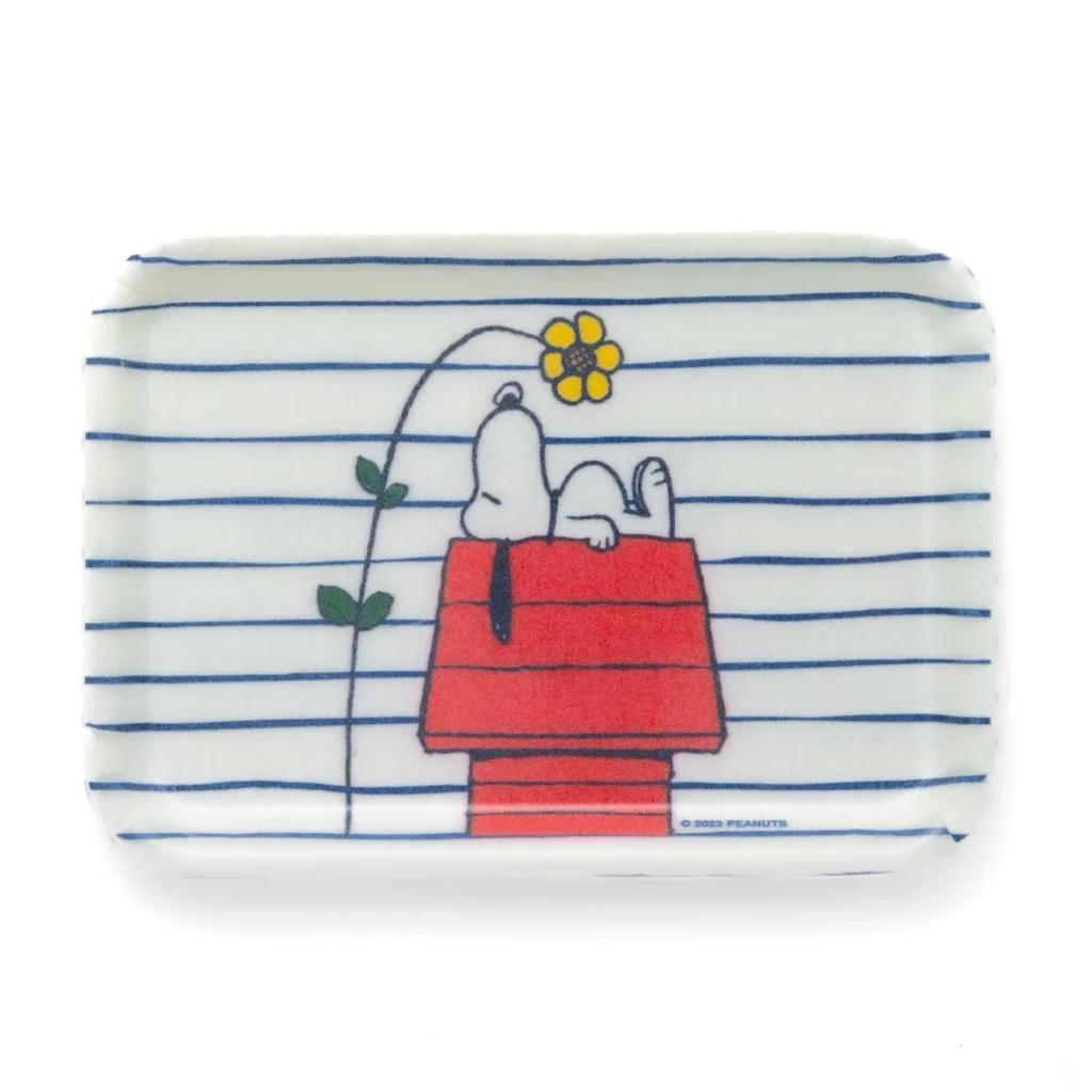 Plateau trinket tray Three Potato Four x Peanuts® avec Snoopy sur niche fleurie, format 4,25×6 pouces